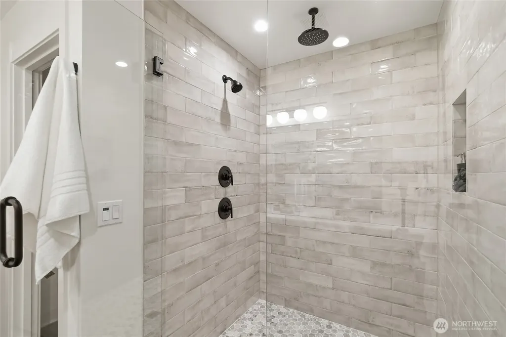 3646 Greenwood Avenue N Seattle WA 98103