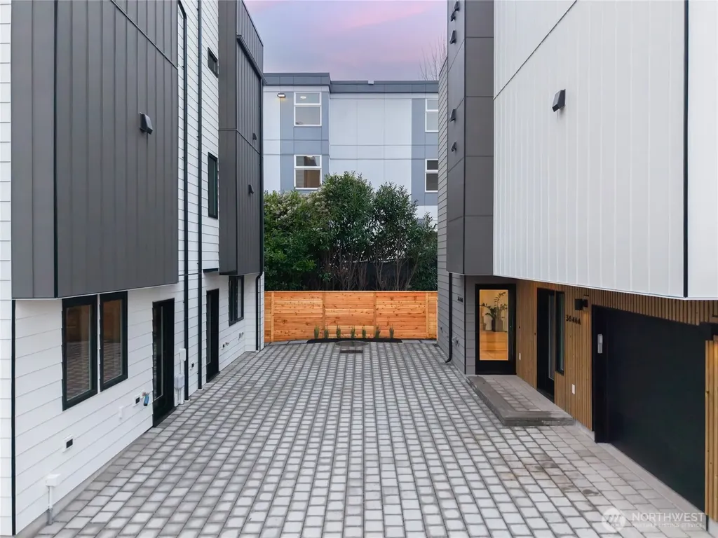 3646 Greenwood Avenue N Seattle WA 98103