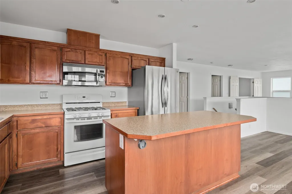 1086 Landing Circle Oak Harbor WA 98277