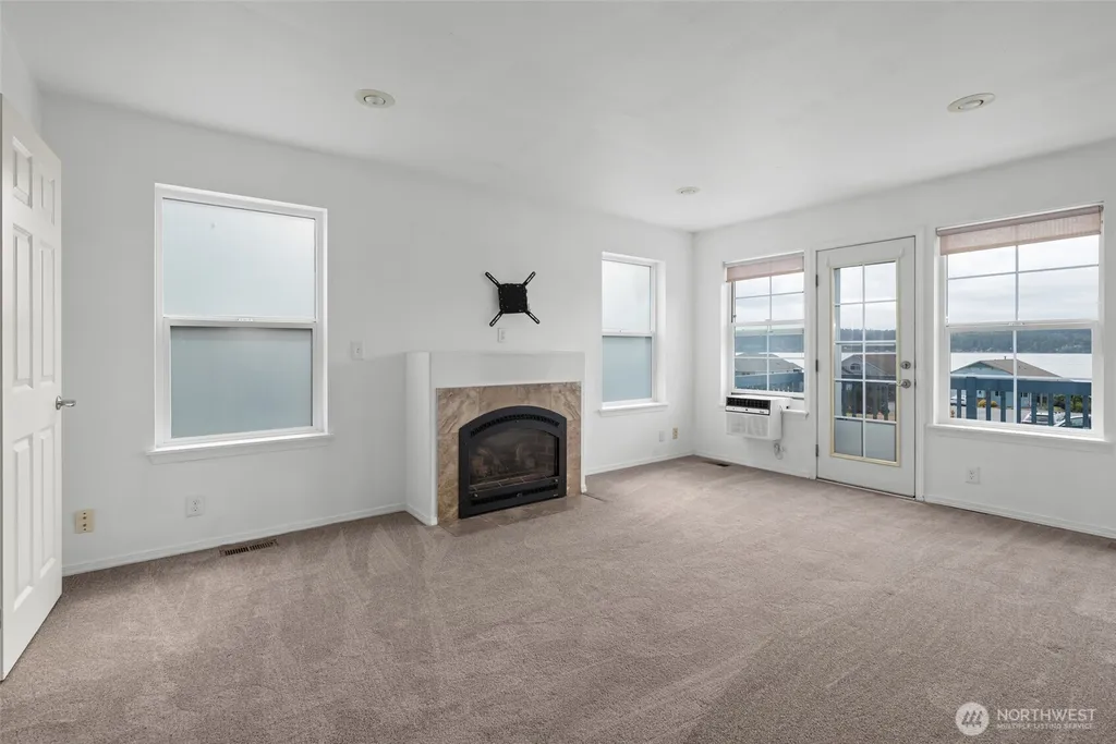 1086 Landing Circle Oak Harbor WA 98277