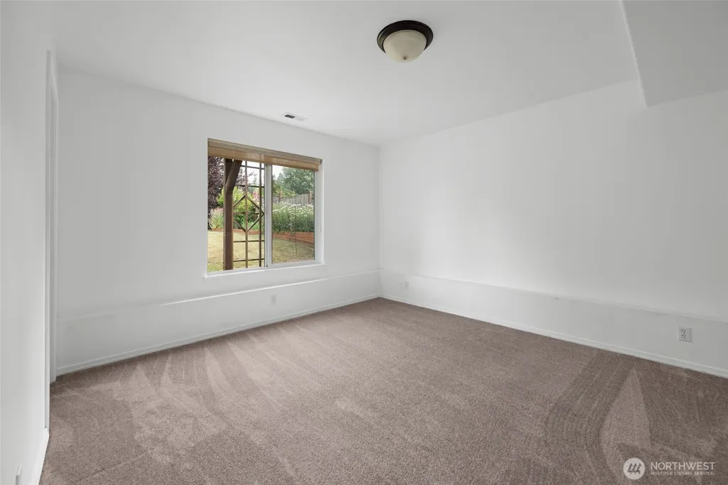 1086 Landing Circle Oak Harbor WA 98277