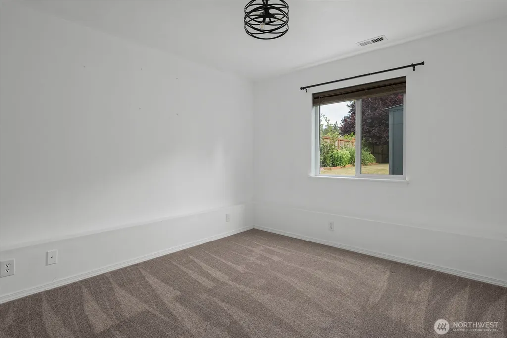 1086 Landing Circle Oak Harbor WA 98277