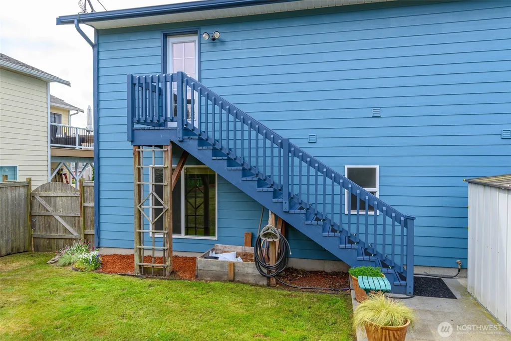 1086 Landing Circle Oak Harbor WA 98277