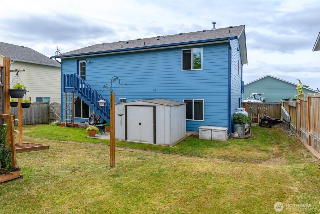 1086 Landing Circle Oak Harbor WA 98277