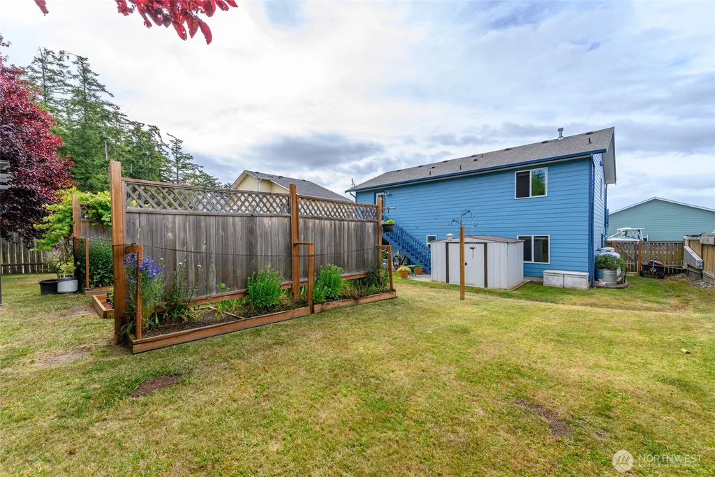 1086 Landing Circle Oak Harbor WA 98277