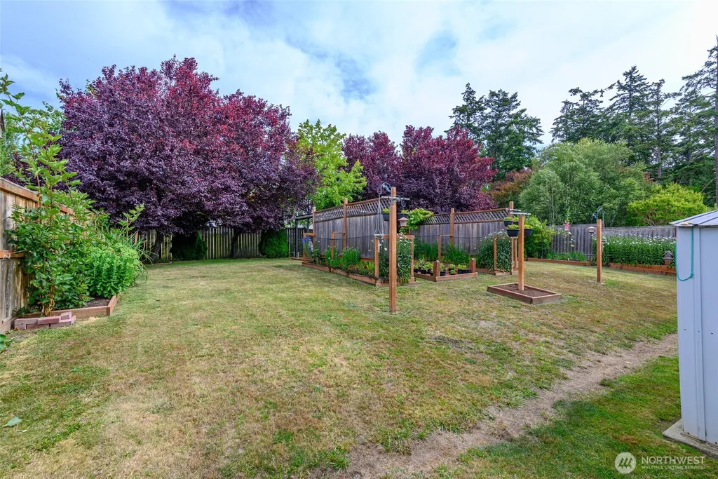 1086 Landing Circle Oak Harbor WA 98277