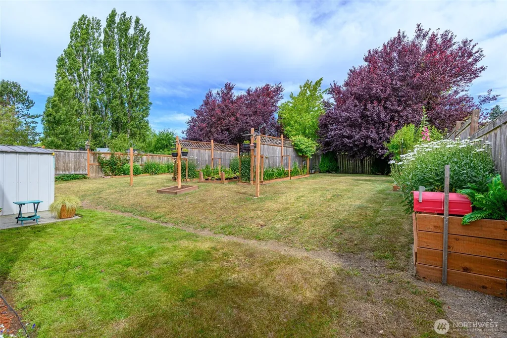 1086 Landing Circle Oak Harbor WA 98277
