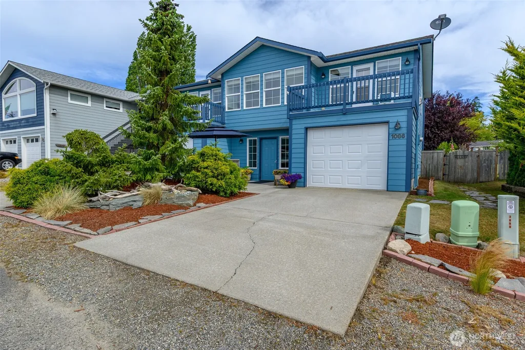 1086 Landing Circle Oak Harbor WA 98277