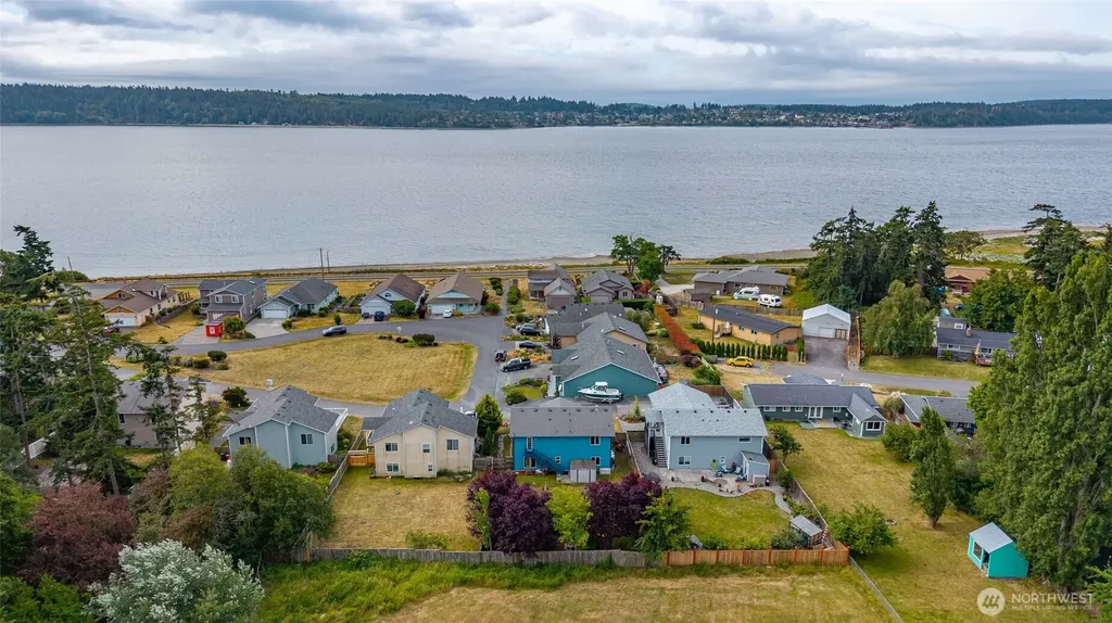 1086 Landing Circle Oak Harbor WA 98277