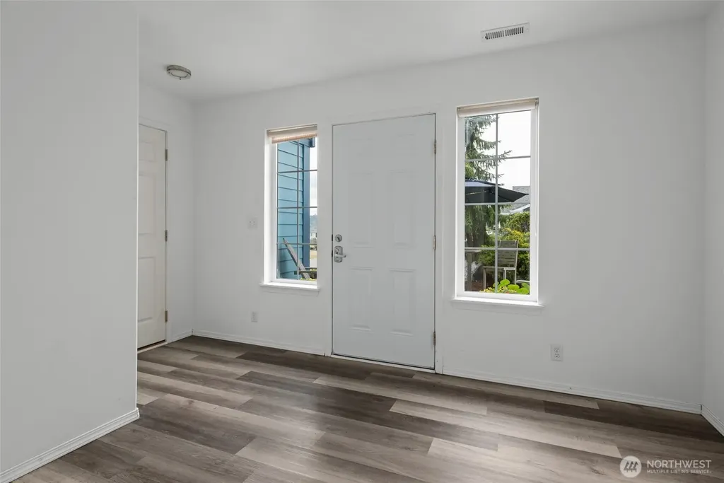 1086 Landing Circle Oak Harbor WA 98277
