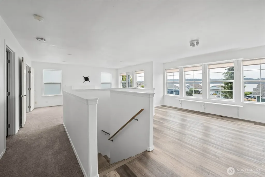 1086 Landing Circle Oak Harbor WA 98277