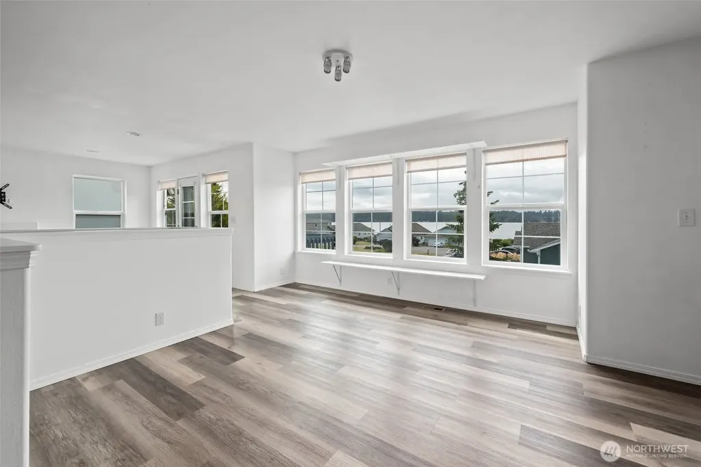 1086 Landing Circle Oak Harbor WA 98277