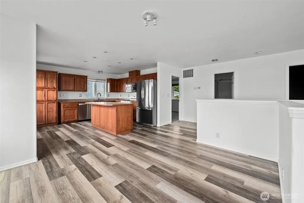 1086 Landing Circle Oak Harbor WA 98277