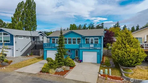 1086 Landing Circle Oak Harbor WA 98277