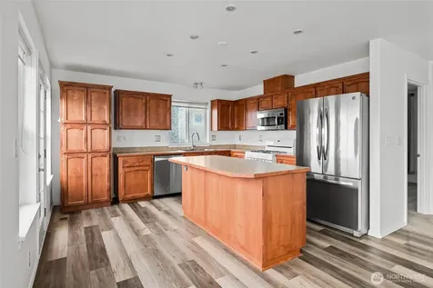1086 Landing Circle Oak Harbor WA 98277