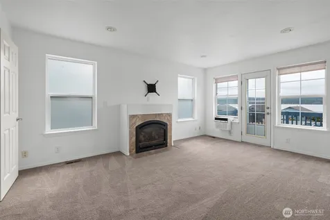 1086 Landing Circle Oak Harbor WA 98277