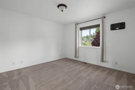 1086 Landing Circle Oak Harbor WA 98277