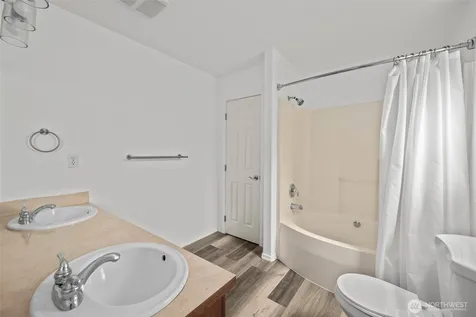 1086 Landing Circle Oak Harbor WA 98277