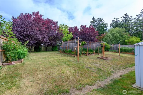 1086 Landing Circle Oak Harbor WA 98277