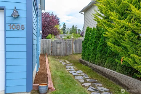 1086 Landing Circle Oak Harbor WA 98277