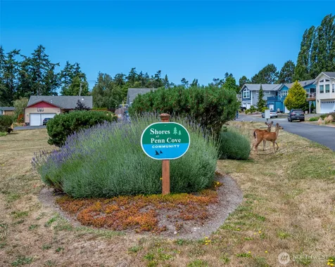 1086 Landing Circle Oak Harbor WA 98277