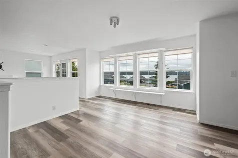 1086 Landing Circle Oak Harbor WA 98277