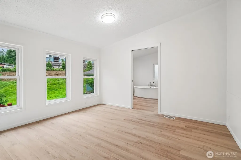215 105th Avenue E Edgewood WA 98372