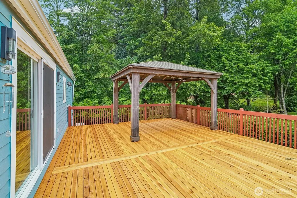 215 105th Avenue E Edgewood WA 98372