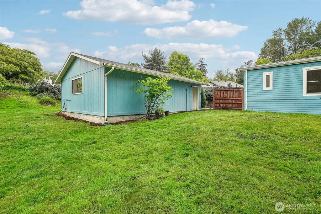 215 105th Avenue E Edgewood WA 98372