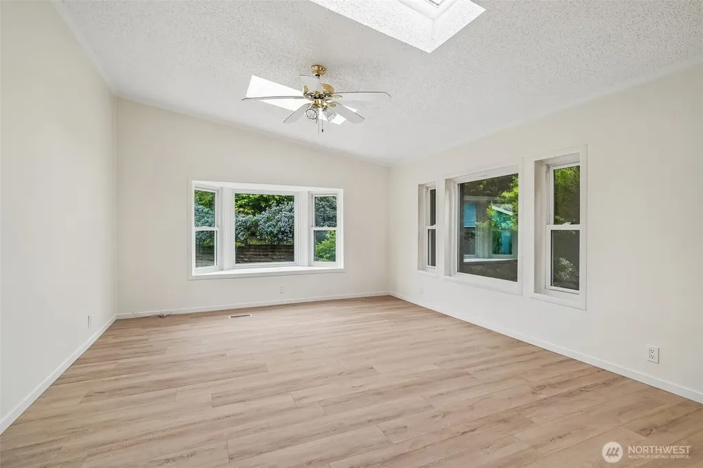 215 105th Avenue E Edgewood WA 98372