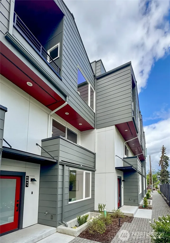 6947 42nd Avenue S Seattle WA 98118
