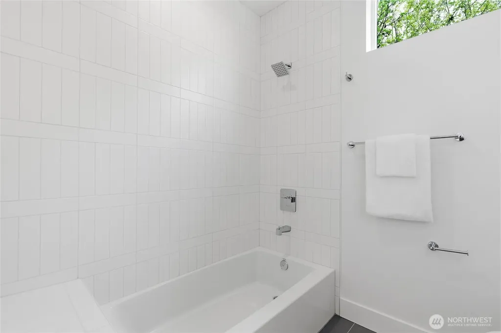 6221 9th Avenue NE Seattle WA 98115