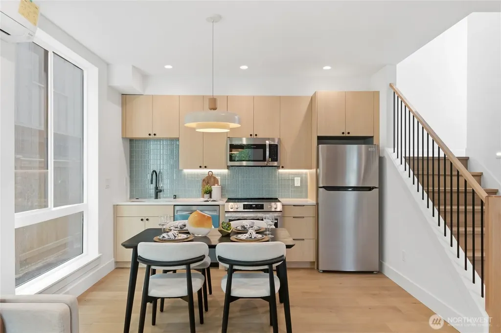 6221 9th Avenue NE Seattle WA 98115