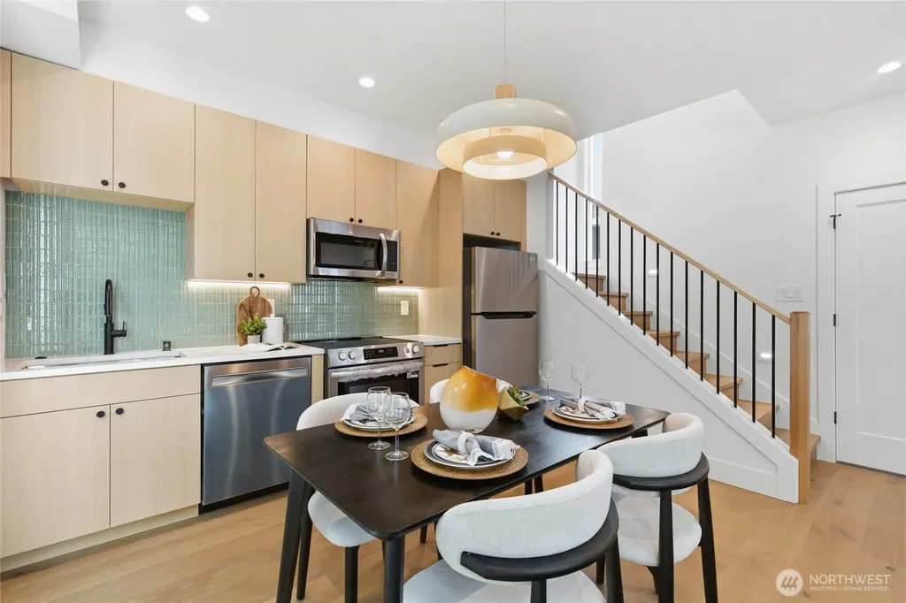 6221 9th Avenue NE Seattle WA 98115