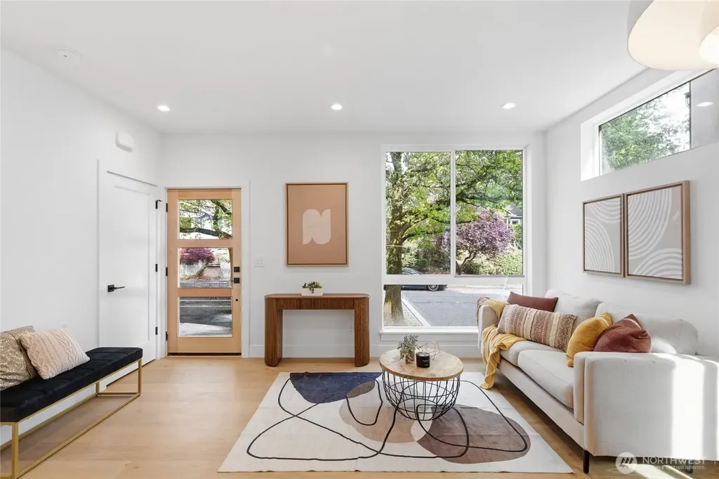 6221 9th Avenue NE Seattle WA 98115