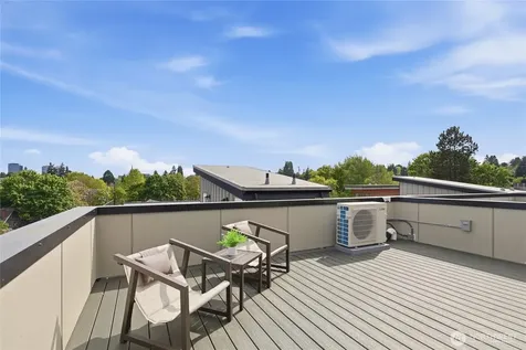6221 9th Avenue NE Seattle WA 98115