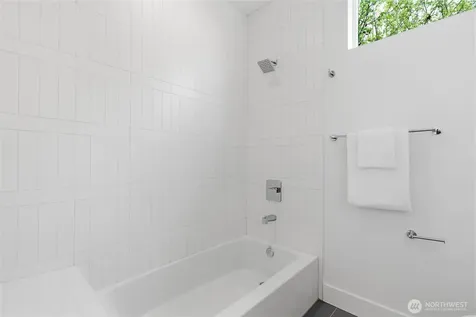 6221 9th Avenue NE Seattle WA 98115