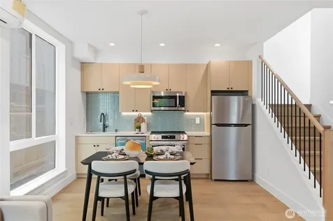 6221 9th Avenue NE Seattle WA 98115