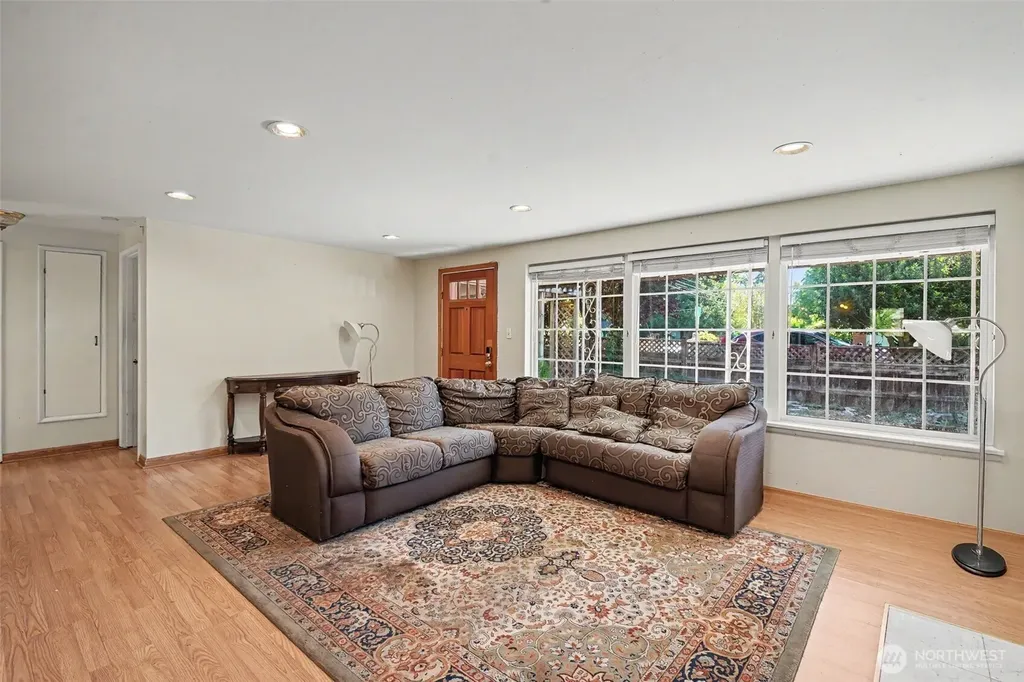 11557 8th Avenue NE Seattle WA 98125