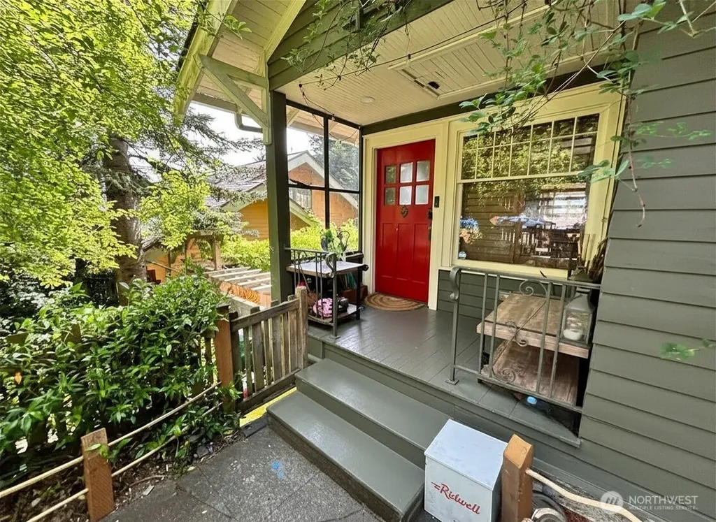 2535 12th Avenue W Seattle WA 98119