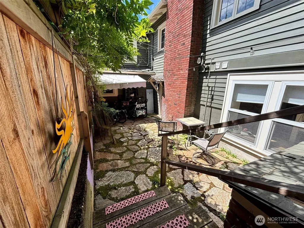 2535 12th Avenue W Seattle WA 98119