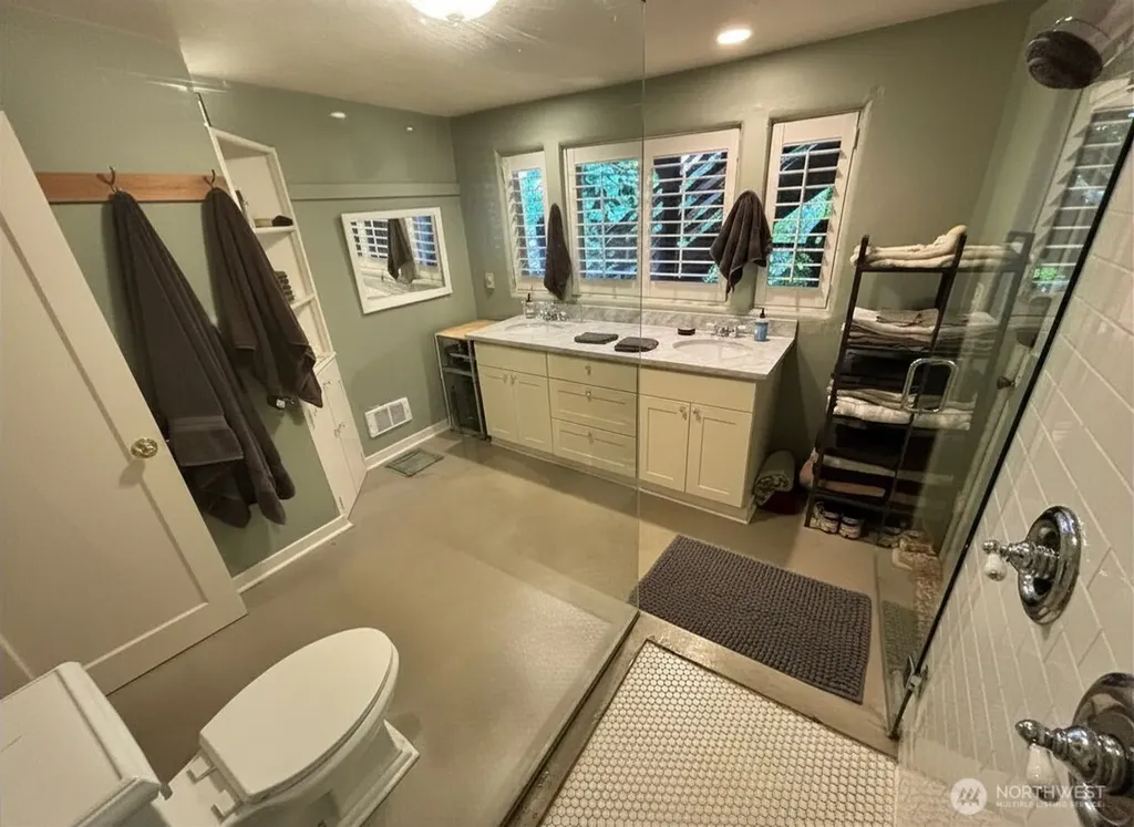 2535 12th Avenue W Seattle WA 98119