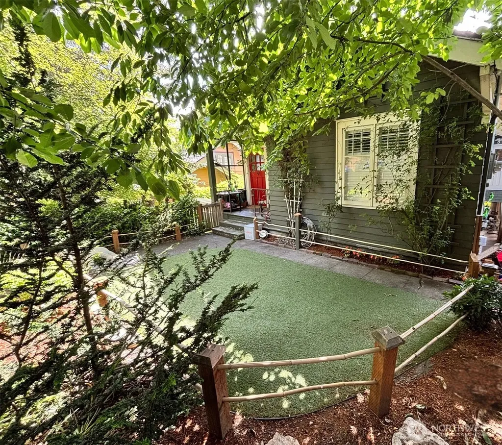 2535 12th Avenue W Seattle WA 98119