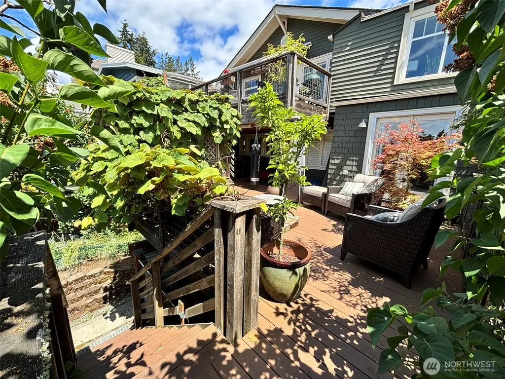 2535 12th Avenue W Seattle WA 98119