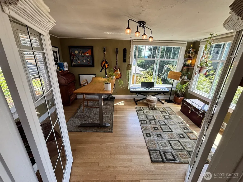 2535 12th Avenue W Seattle WA 98119