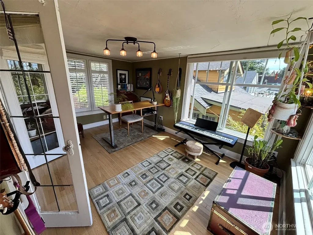 2535 12th Avenue W Seattle WA 98119