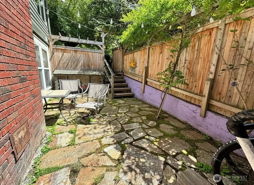2535 12th Avenue W Seattle WA 98119