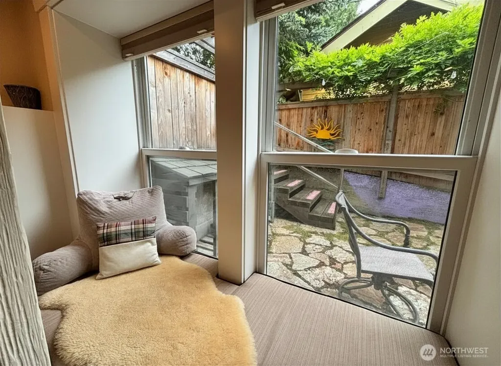 2535 12th Avenue W Seattle WA 98119