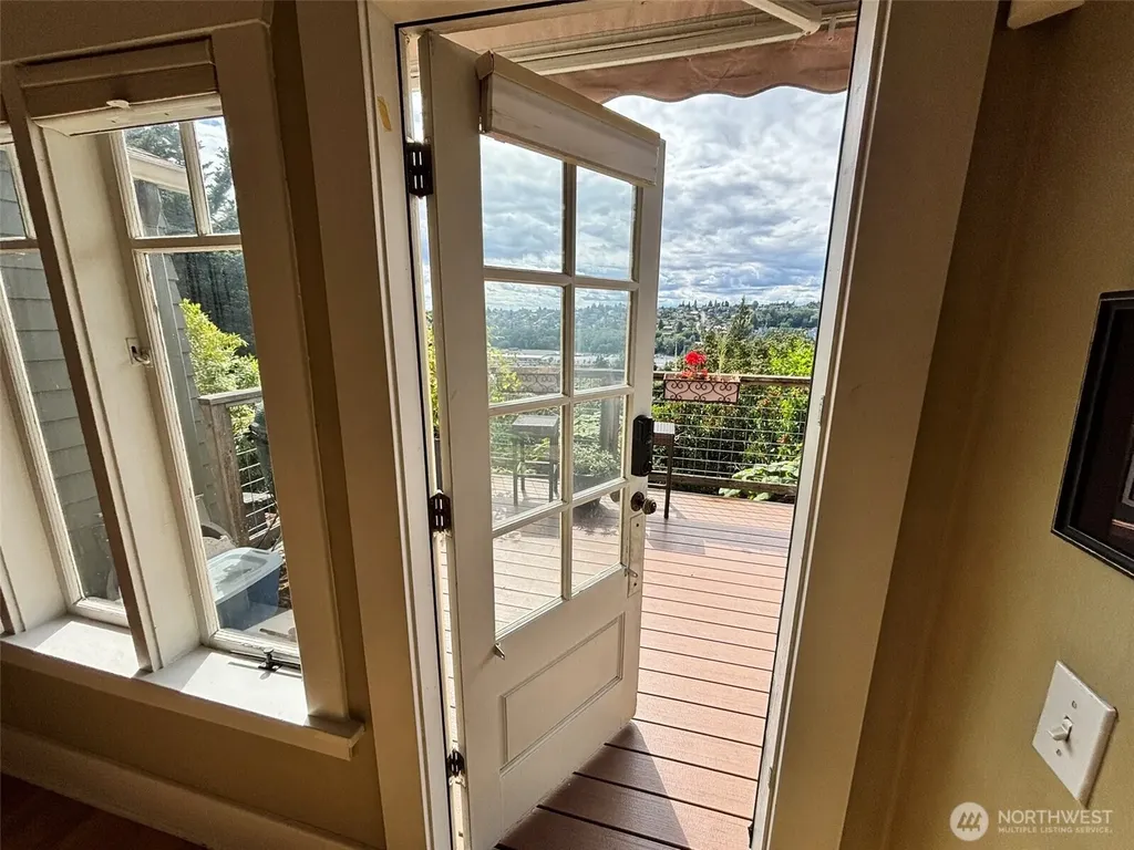 2535 12th Avenue W Seattle WA 98119