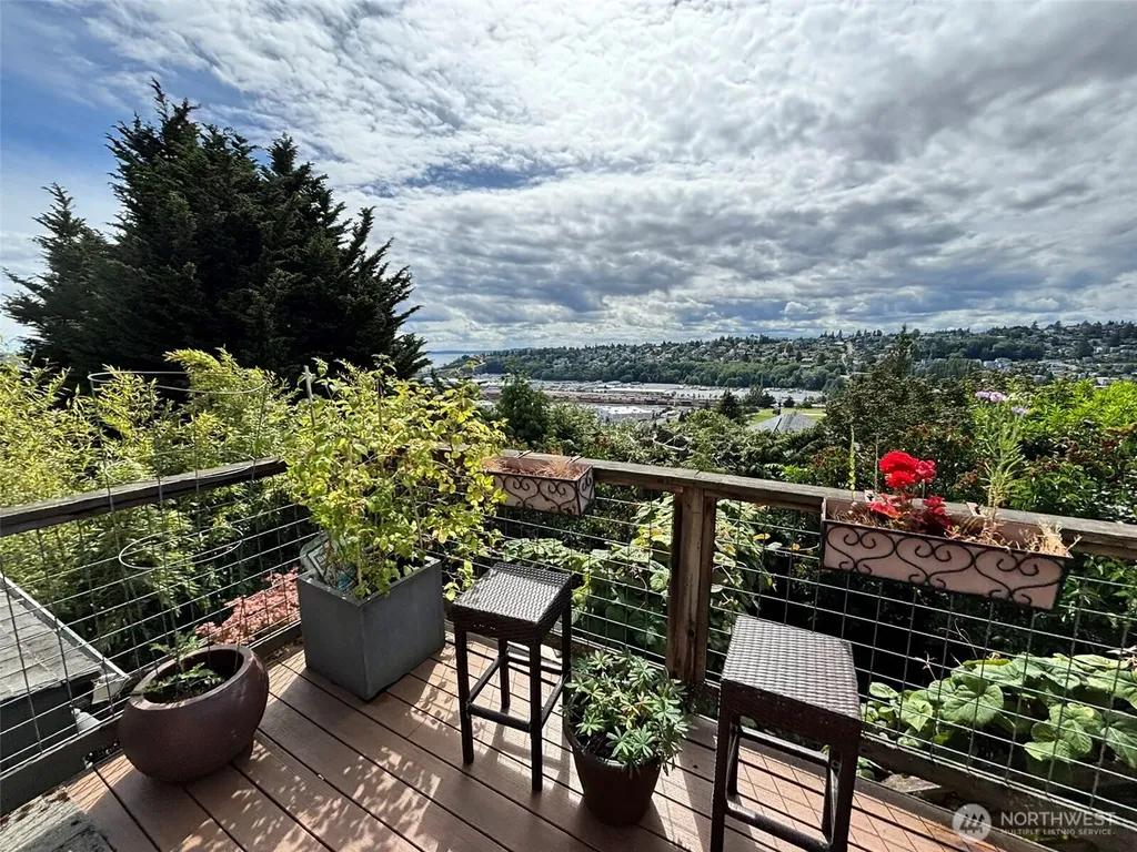 2535 12th Avenue W Seattle WA 98119